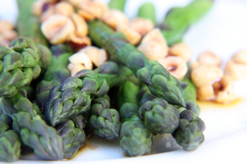 asparagus with hazelnuts3 resized